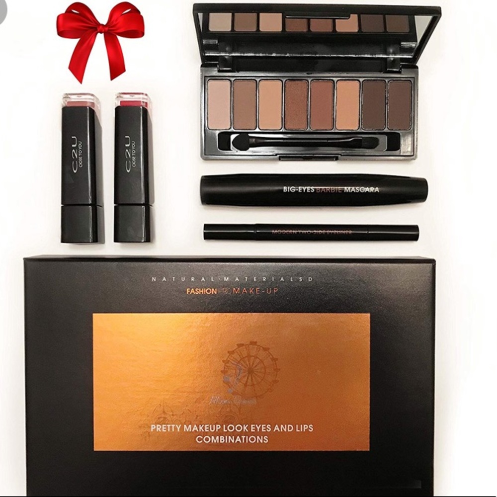 NWT makeup set